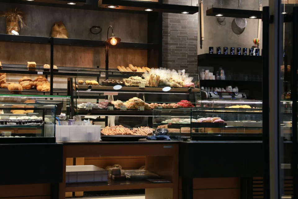 Khay bánh mì mới ra lò